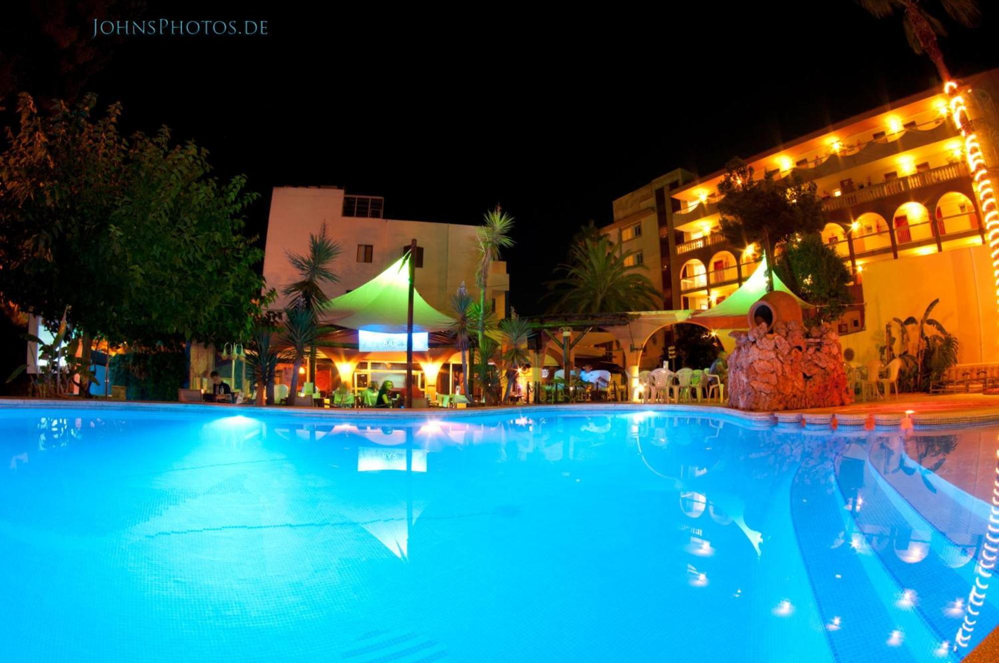 Mini Golf Apartments Канямел Екстериор снимка